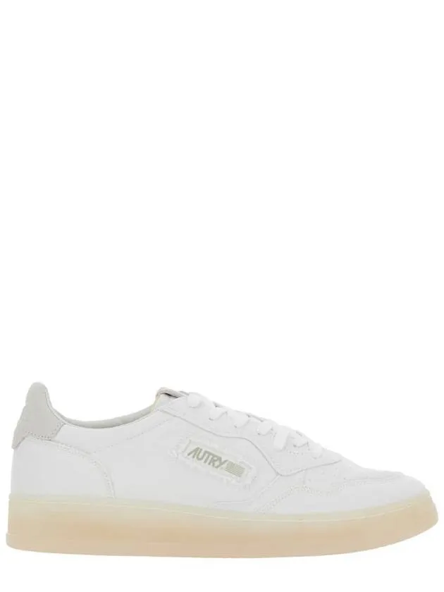 'Medalist' White Low Top Sneakers With Embossed Logo On The Tongue In Grained Leather Man