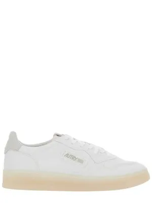 'Medalist' White Low Top Sneakers With Embossed Logo On The Tongue In Grained Leather Man
